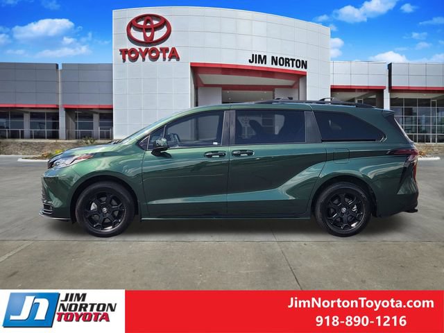 Used 2025 Toyota Sienna XLE Woodland Edition AWD/4WD image 5