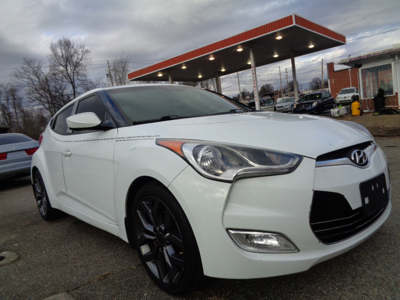 Used 2012 Hyundai Veloster Base w/ Style Pkg image 3