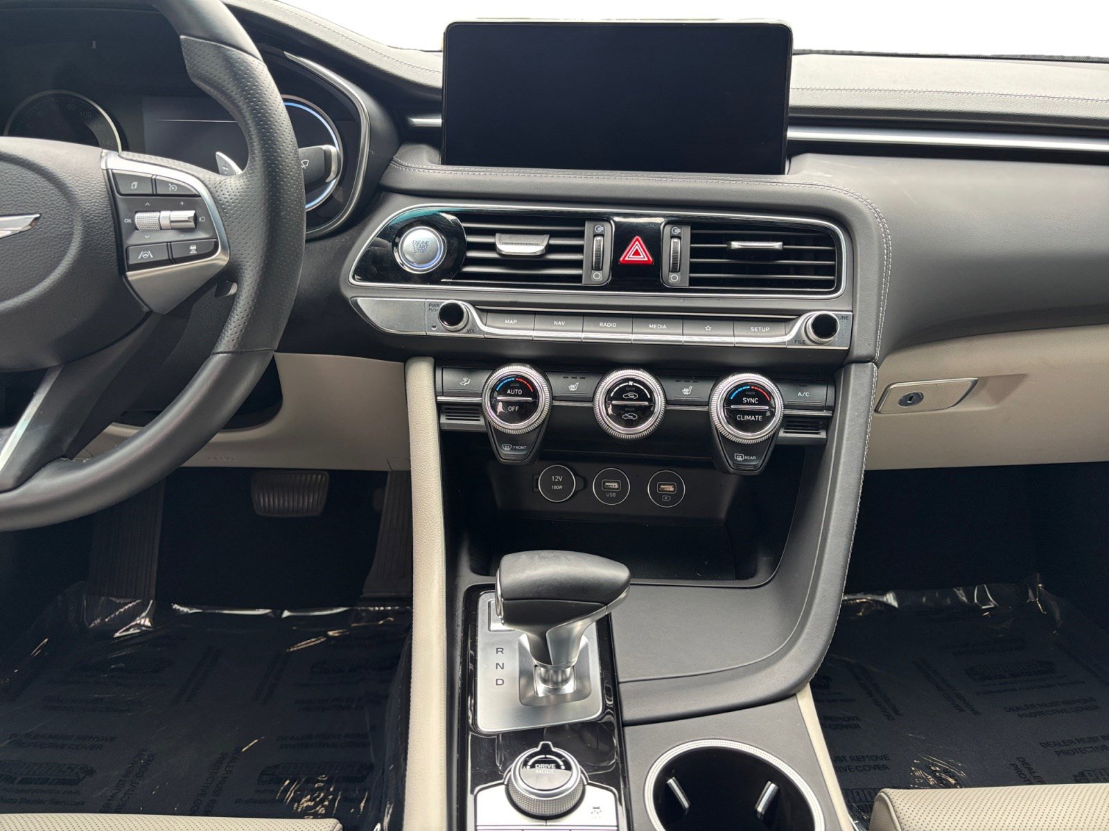 Used 2023 Genesis G70 2.0T image 11