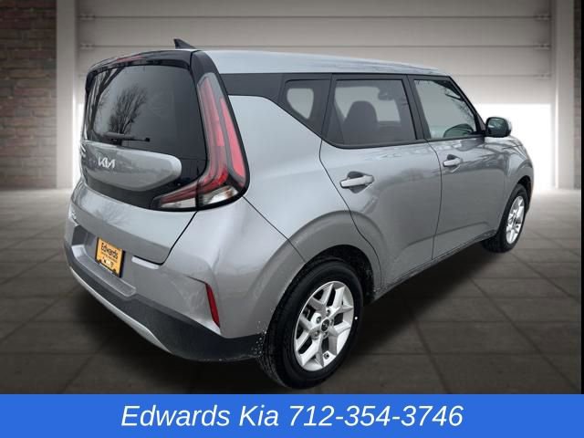 Used 2025 Kia Soul LX image 3