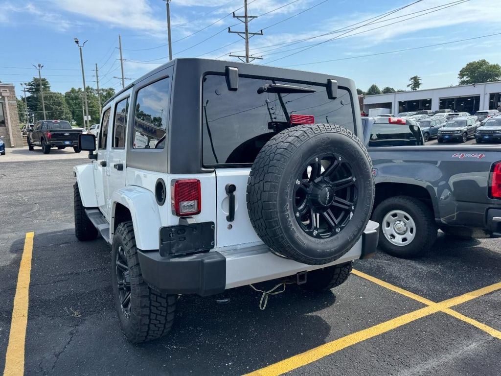 Used 2015 Jeep Wrangler Unlimited Sahara AWD/4WD image 9
