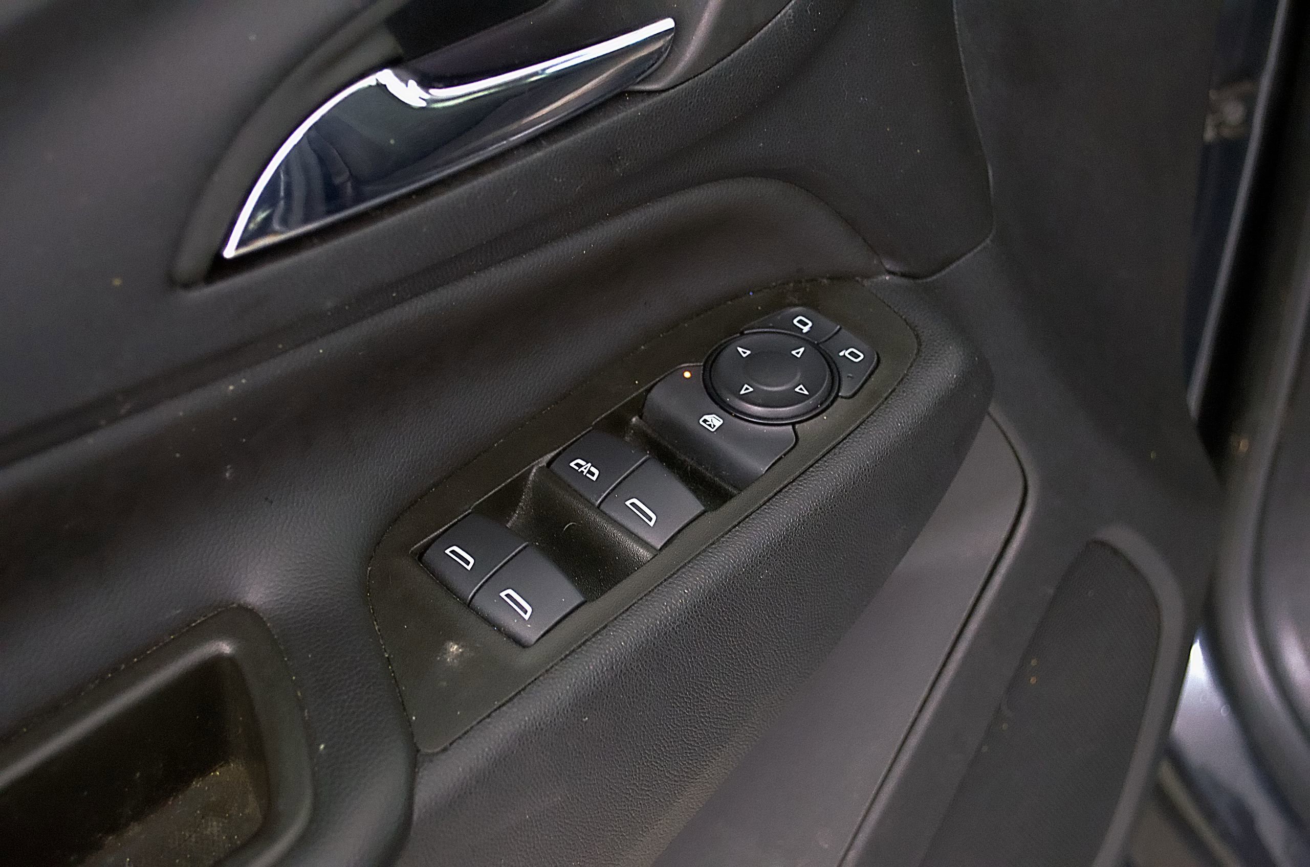 Used 2023 Chevrolet Equinox LT w/ LPO, Floor Liner Package AWD/4WD image 16