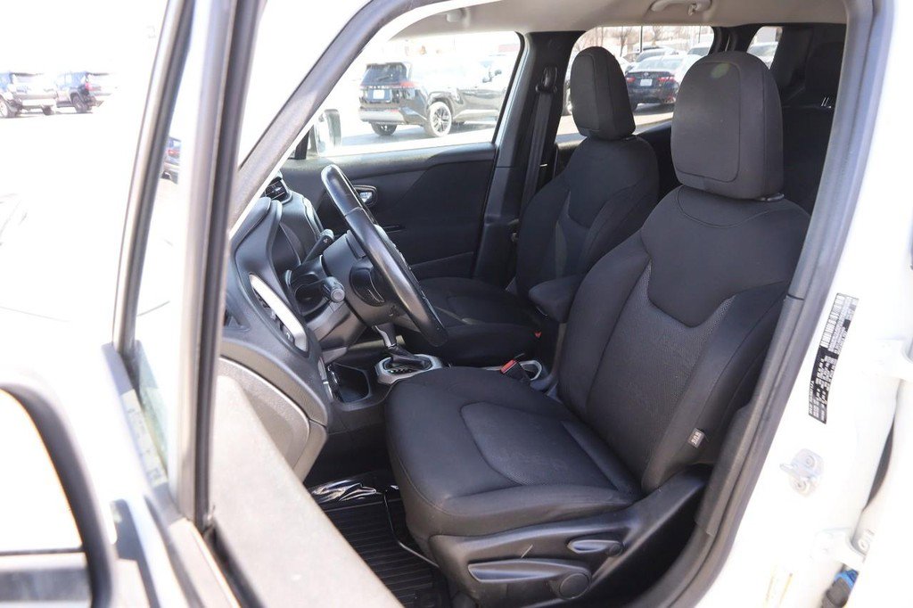 Used 2017 Jeep Renegade Latitude image 8