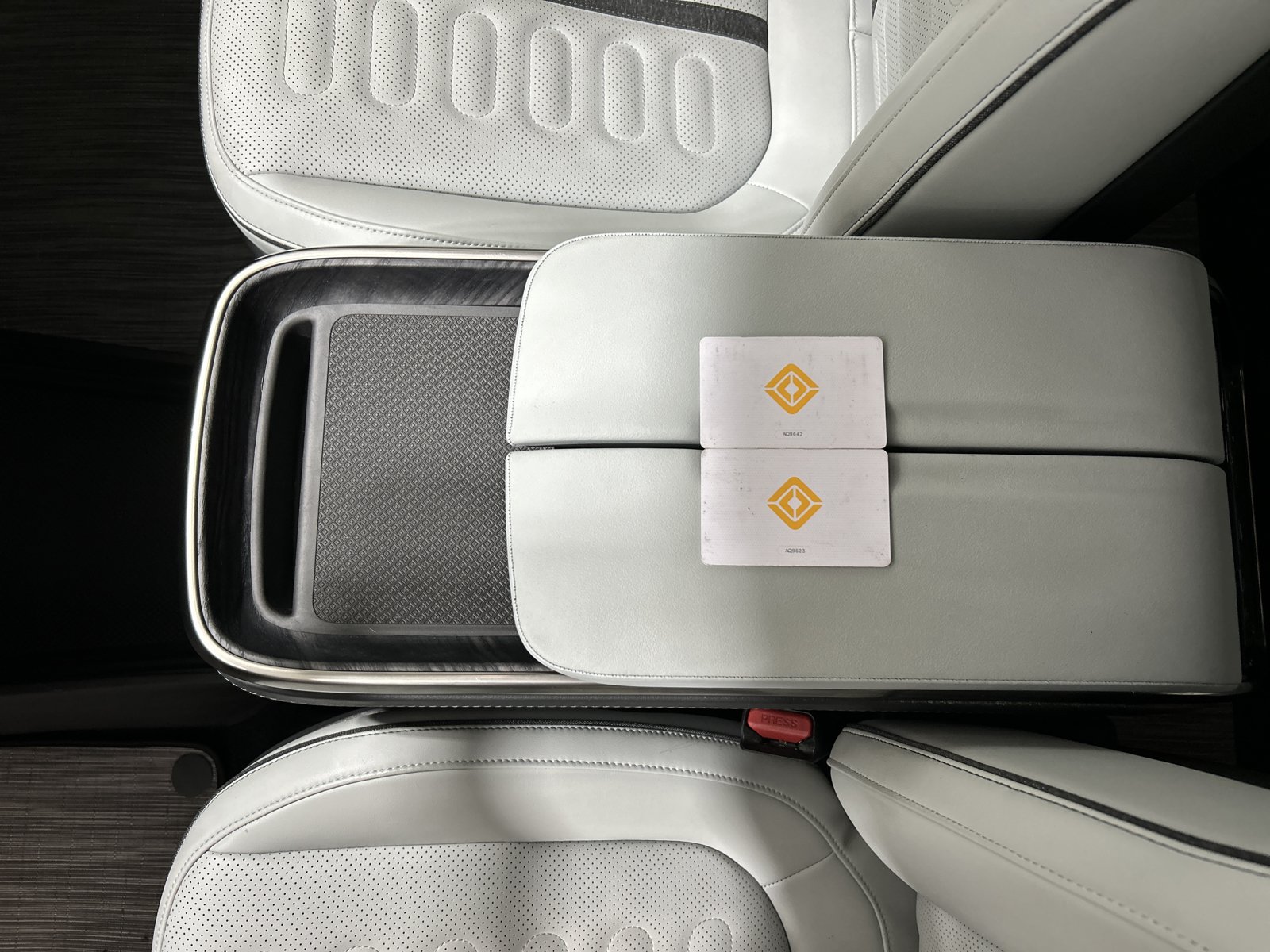Used 2024 Rivian R1S Adventure AWD/4WD image 31