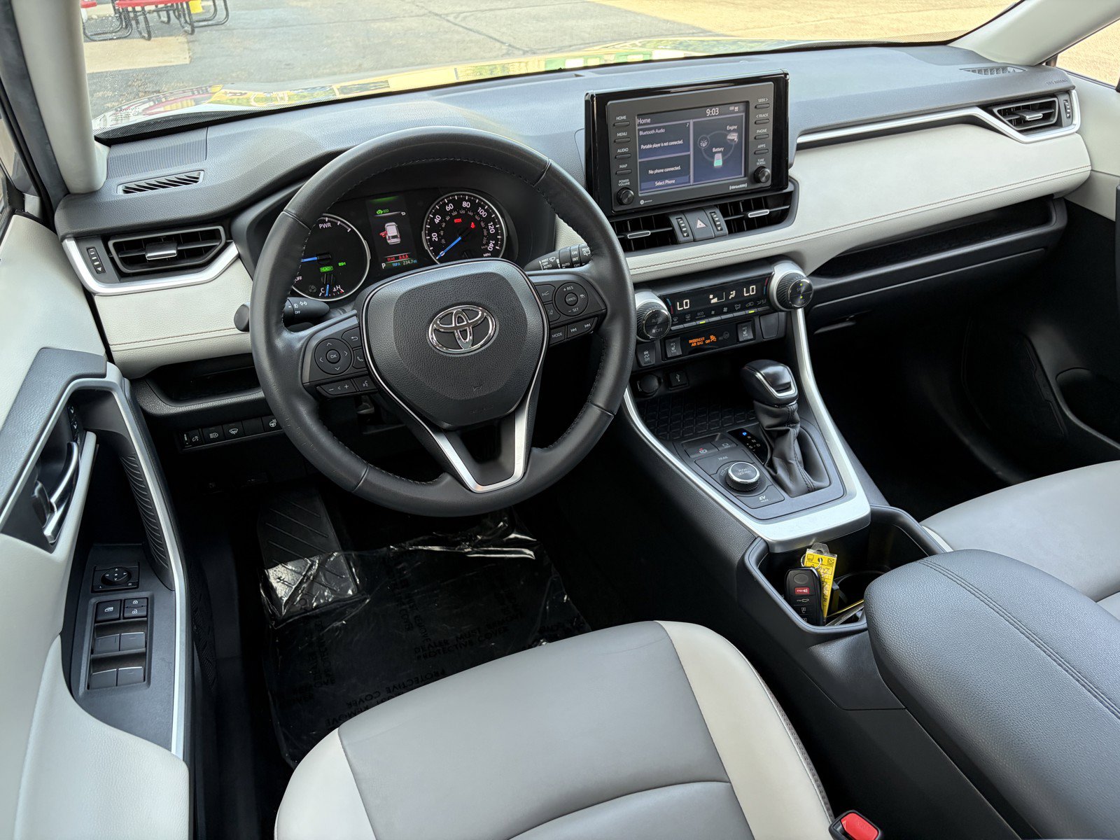 Used 2022 Toyota RAV4 XLE Premium AWD/4WD image 10
