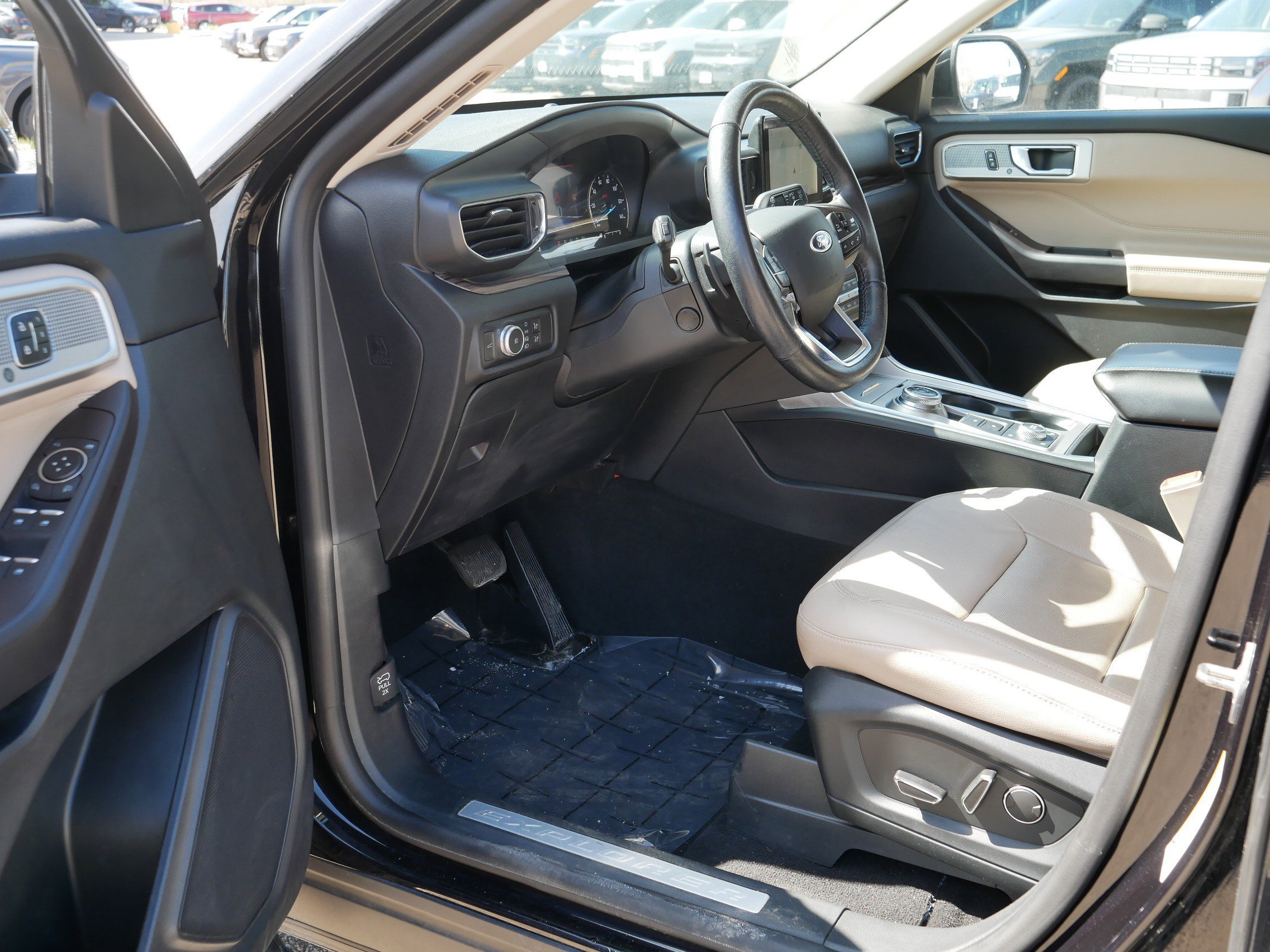 Used 2020 Ford Explorer Limited AWD/4WD image 11