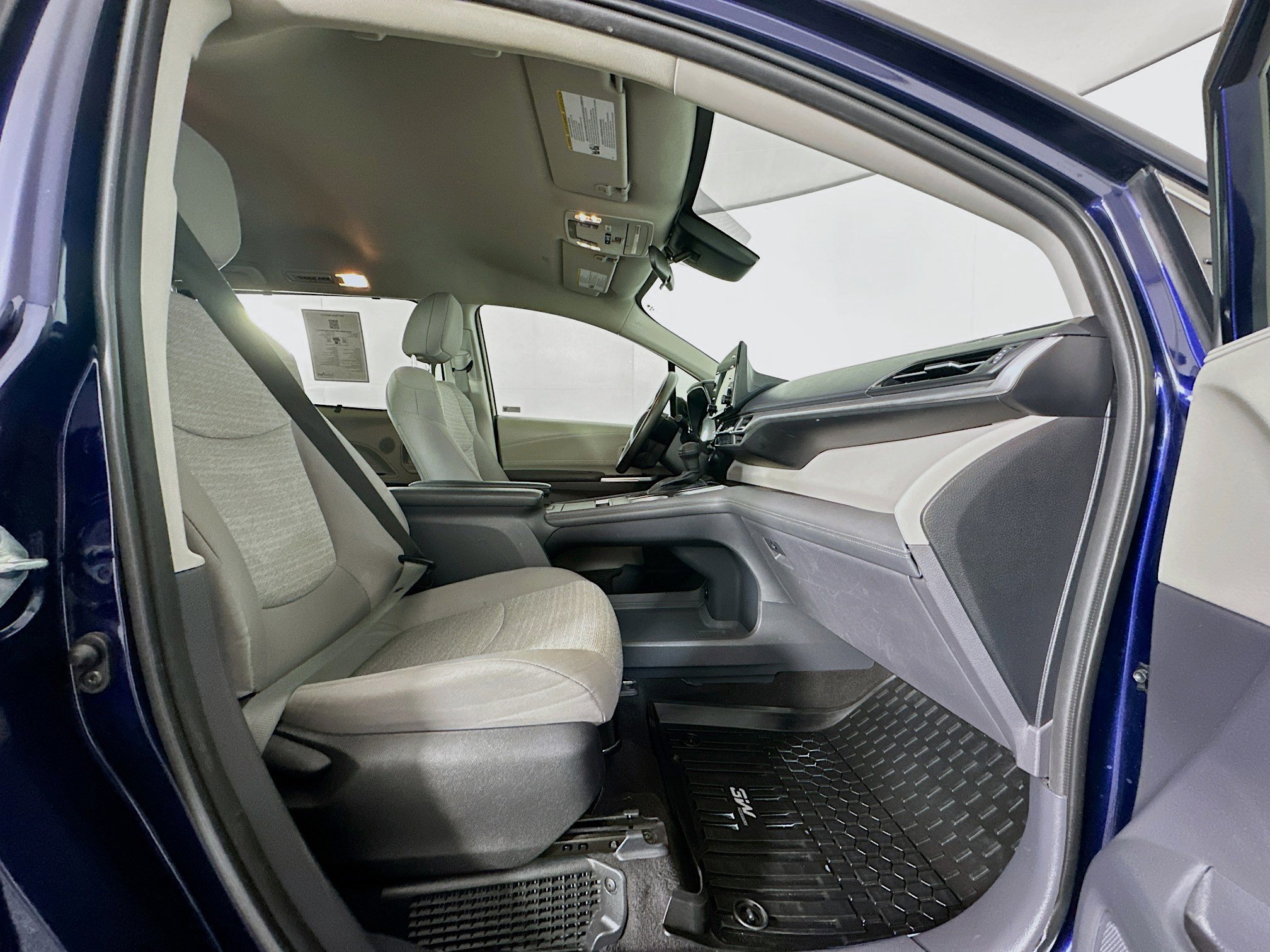 Used 2022 Toyota Sienna LE FWD image 32