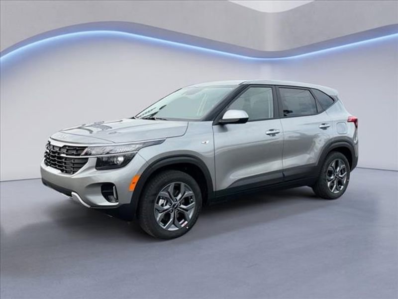 New 2026 Kia Seltos LX image 7