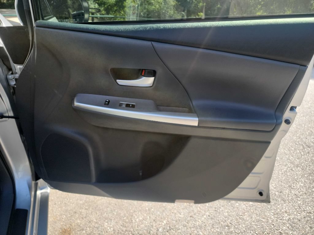 Used 2014 Toyota Prius V Five FWD image 32