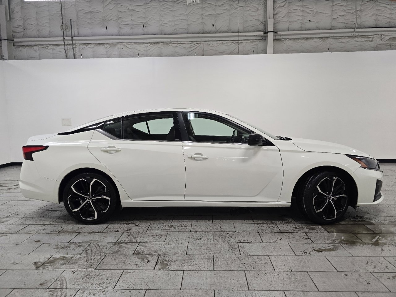 Used 2024 Nissan Altima 2.5 SR image 15