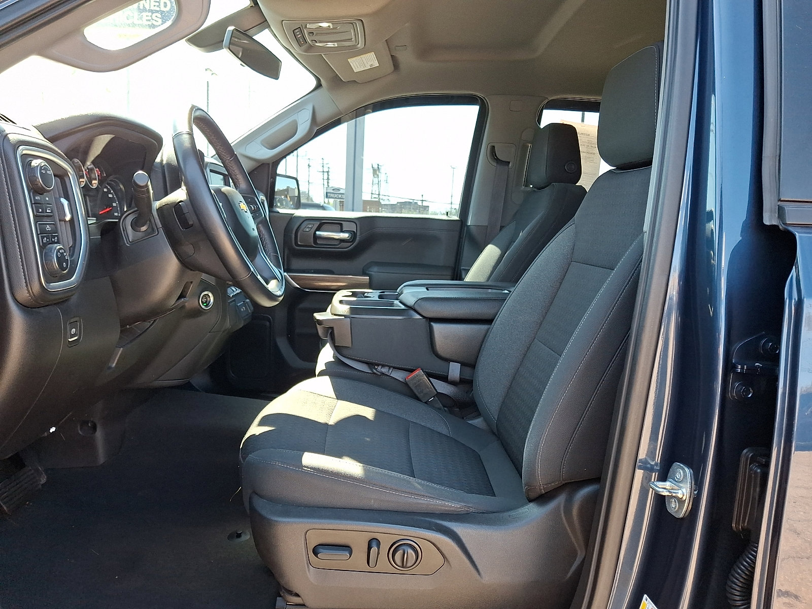 Used 2022 Chevrolet Silverado 1500 LT AWD/4WD image 13