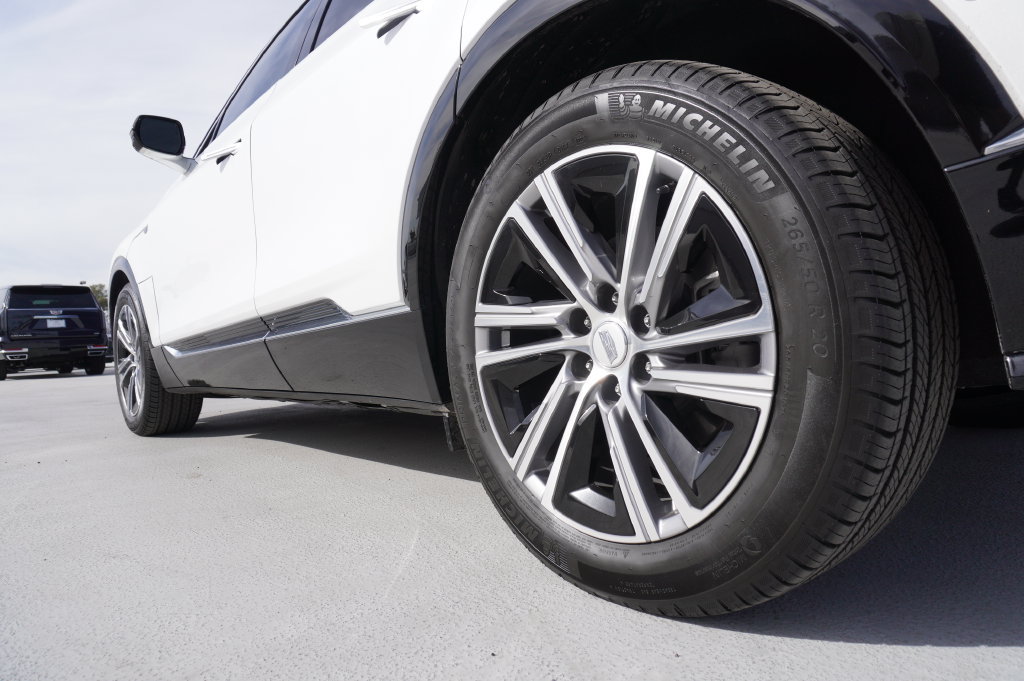 Used 2024 Cadillac Lyriq Luxury AWD/4WD image 6