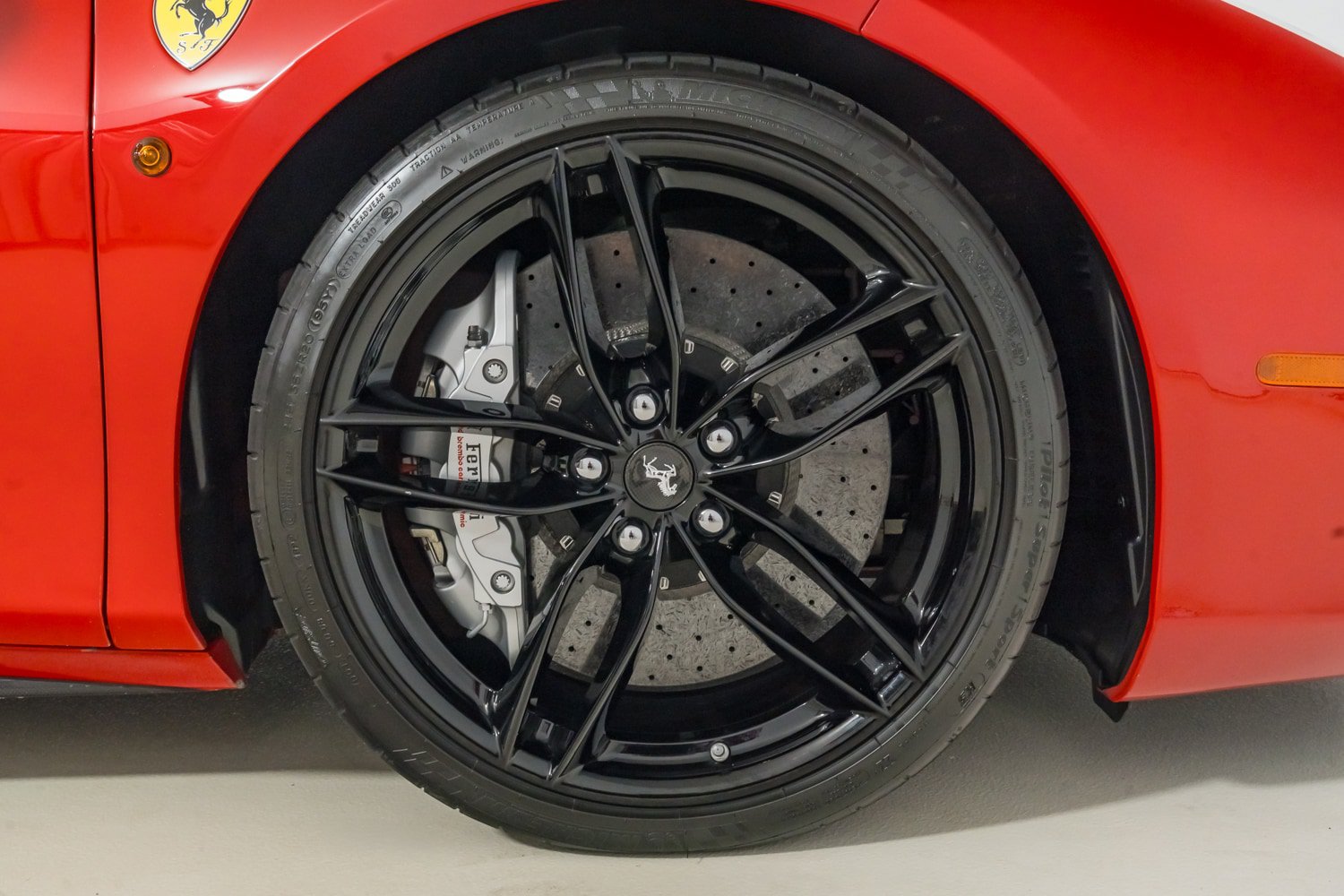 Used 2018 Ferrari 488 GTB RWD image 14