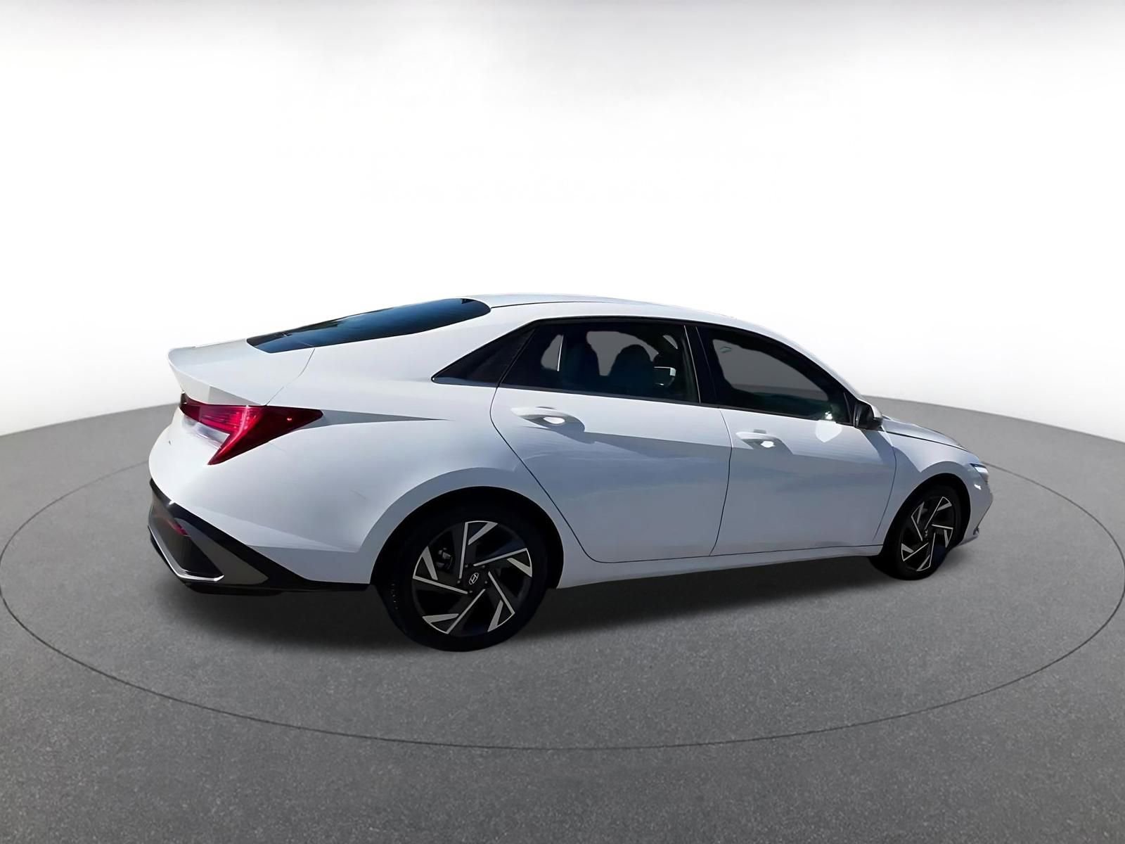 Used 2025 Hyundai Elantra Limited image 15