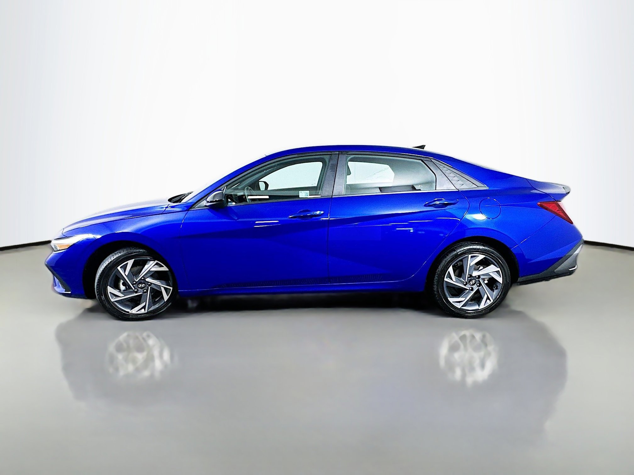 Certified 2025 Hyundai Elantra Sport w/ Cargo Package FWD image 4