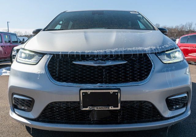 New 2026 Chrysler Pacifica Select image 3