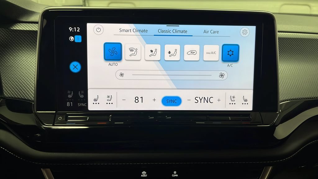 Used 2024 Volkswagen Atlas Cross Sport SEL R-Line AWD/4WD image 18