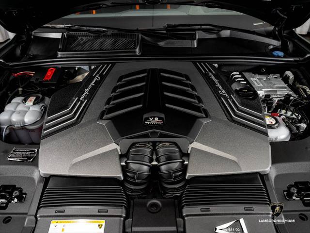 Used 2026 Lamborghini Urus SE AWD/4WD image 5