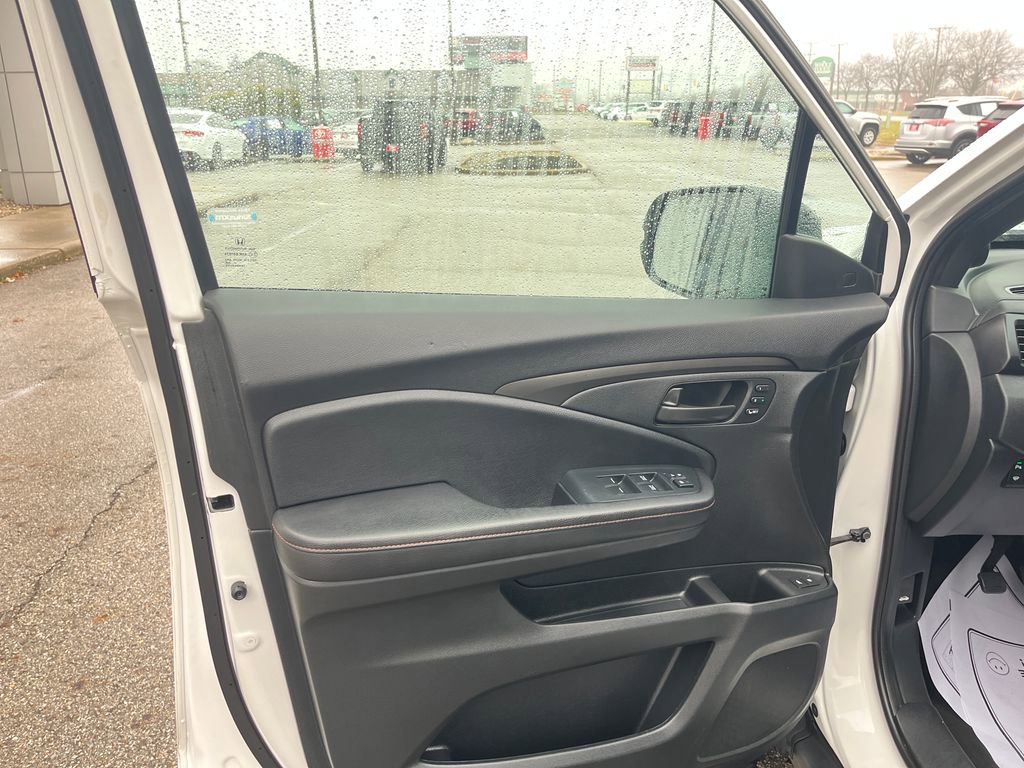 Used 2024 Honda Passport TrailSport image 11