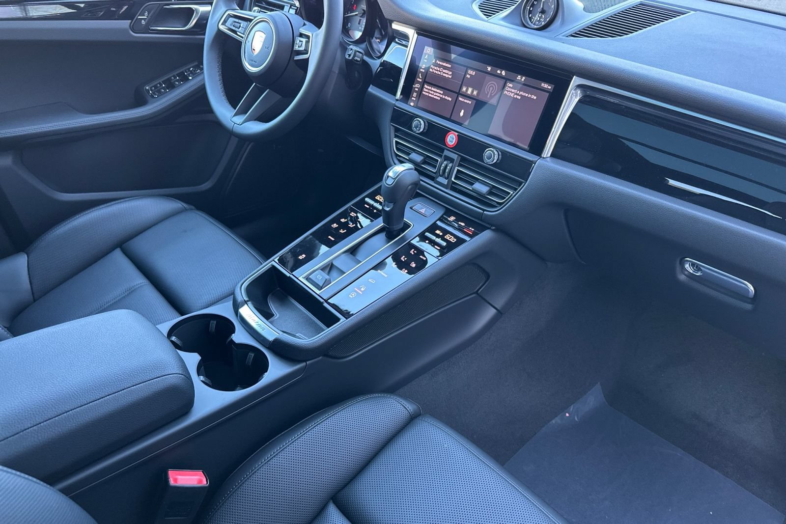 New 2026 Porsche Macan AWD/4WD image 18