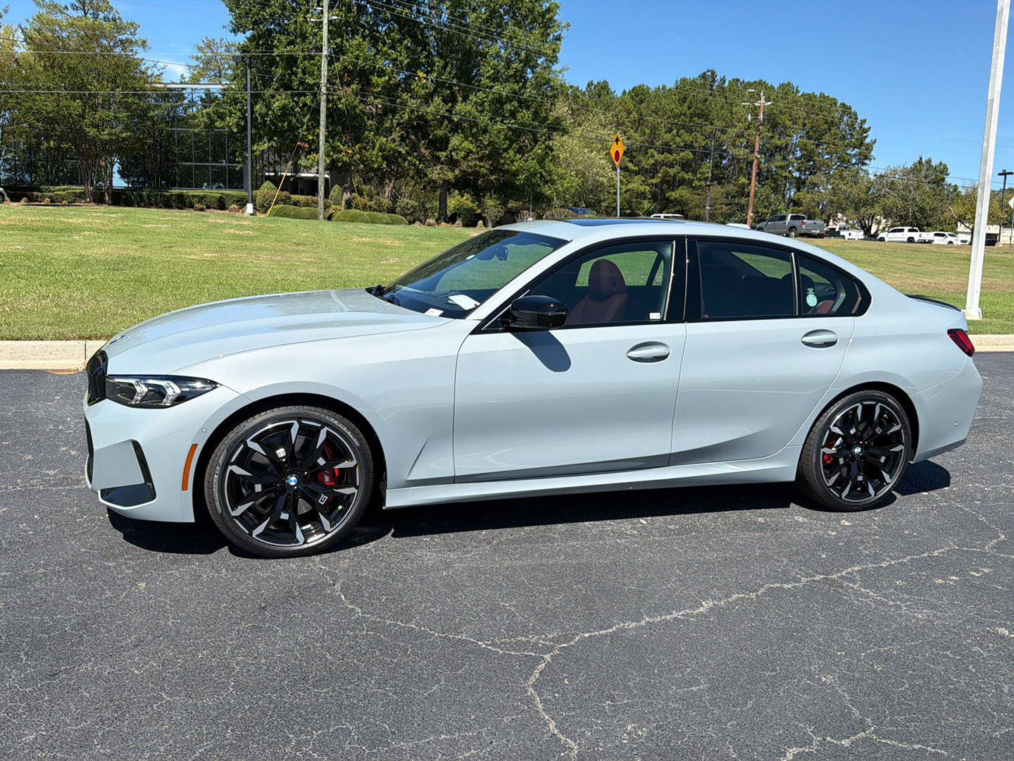 New 2026 BMW 330i Sedan w/ M Sport Package RWD image 3