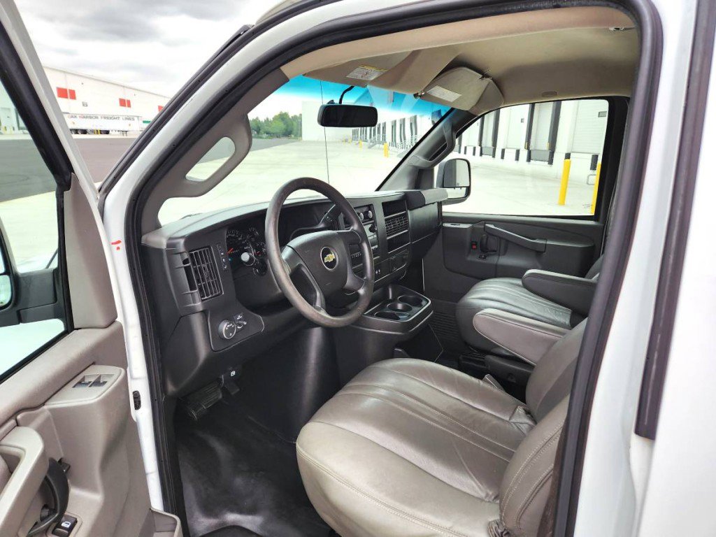 Used 2018 Chevrolet Express 2500 RWD image 15