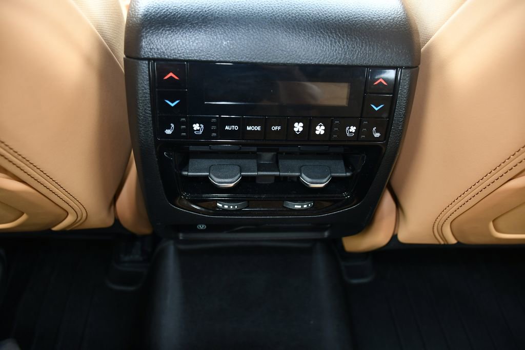 Used 2023 Jeep Grand Cherokee Summit AWD/4WD image 33