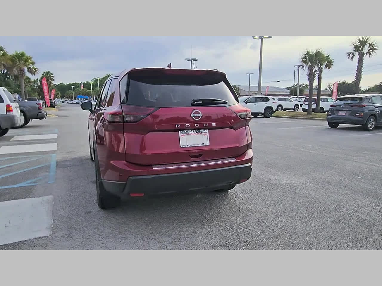 Used 2025 Nissan Rogue SV FWD image 31