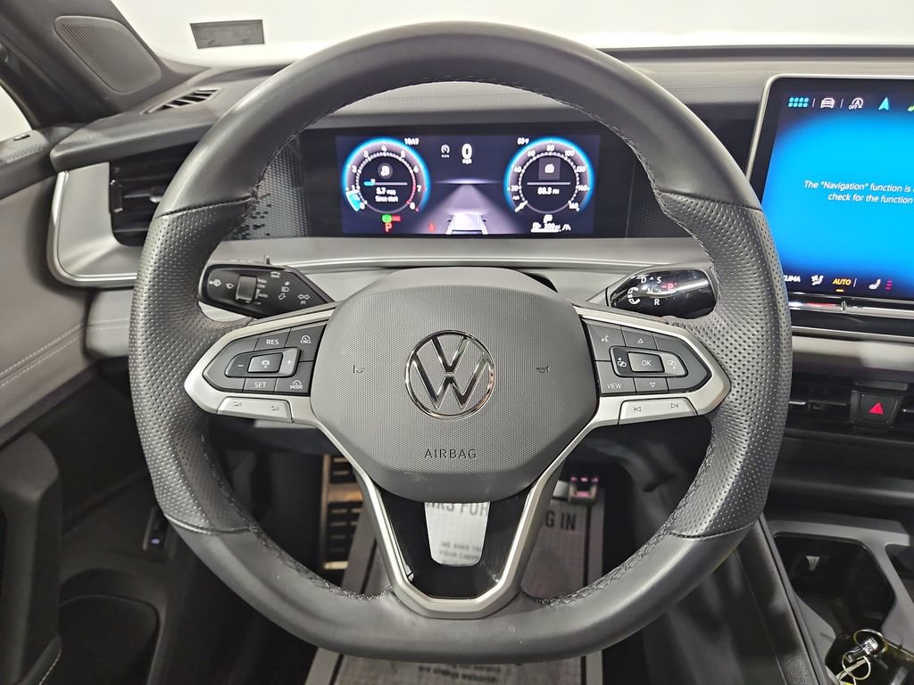 Certified 2025 Volkswagen Tiguan SE R-Line AWD/4WD image 17