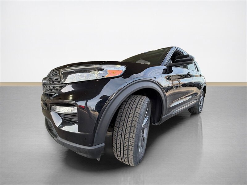 Used 2024 Ford Explorer XLT w/ Equipment Group 202A image 8