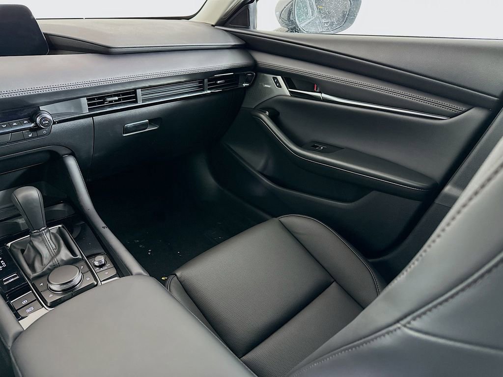 New 2025 MAZDA MAZDA3 2.5 Turbo Sedan w/Premium Plus image 31