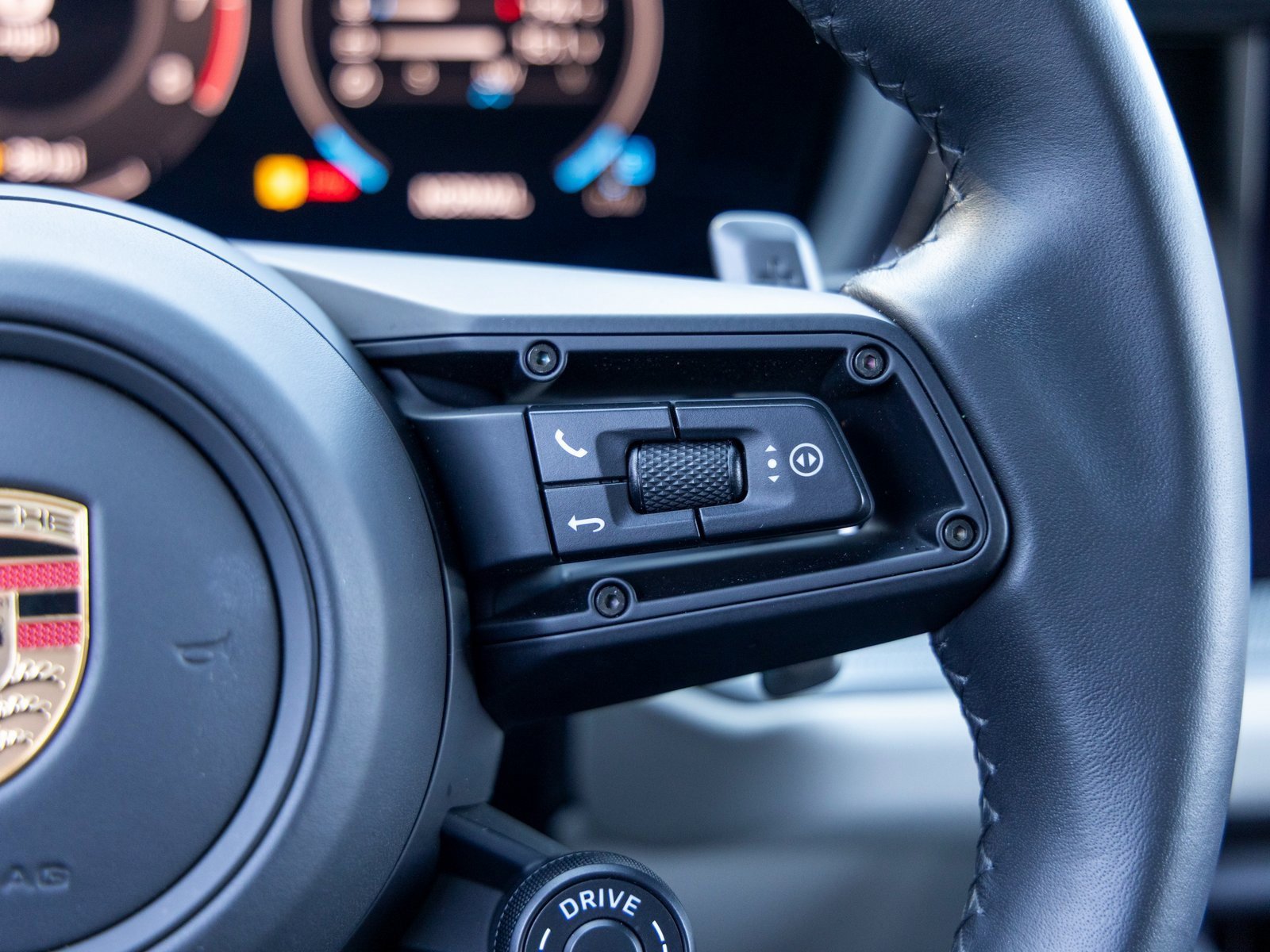 Certified 2025 Porsche Cayenne image 32