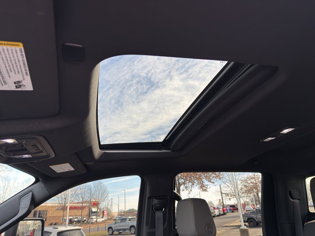 Used 2024 Chevrolet Silverado 2500 ZR2 w/ Technology Package image 18