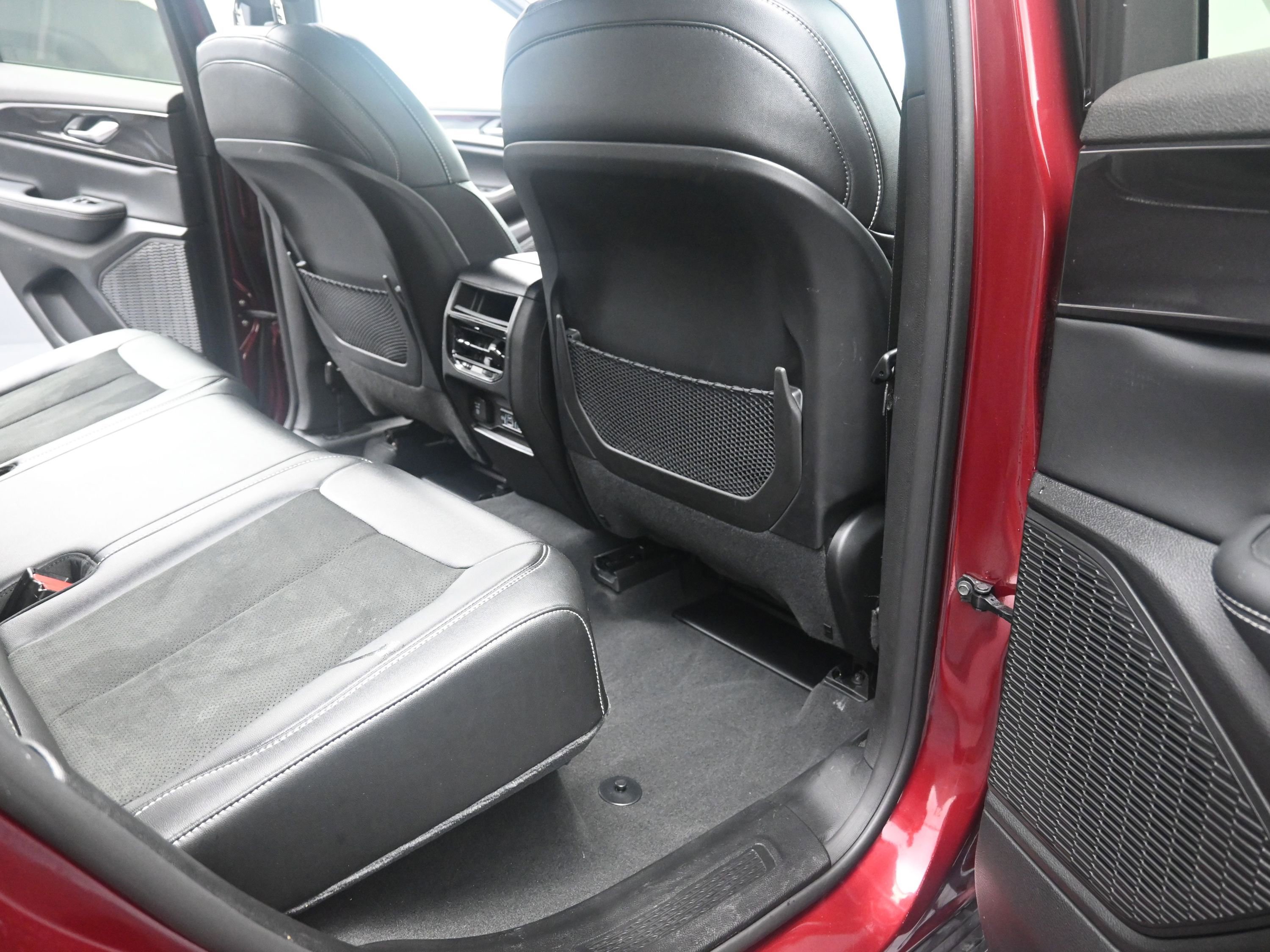 Used 2023 Jeep Grand Cherokee Altitude image 27