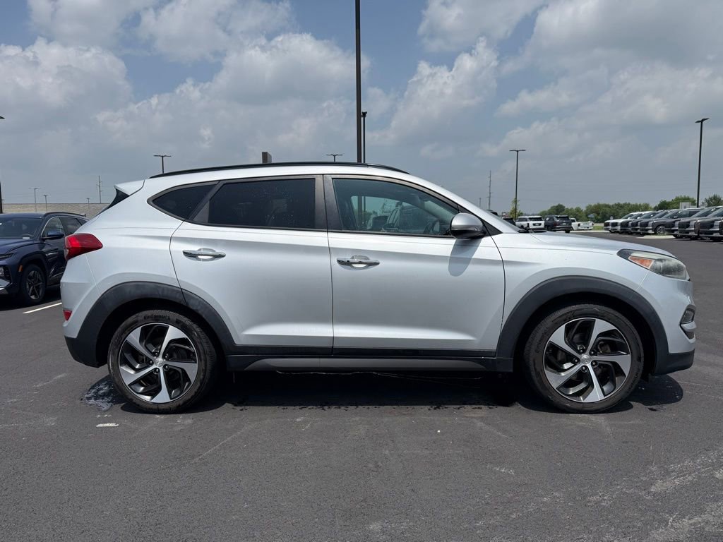 Used 2016 Hyundai Tucson Limited w/ Option Group 03 FWD image 4
