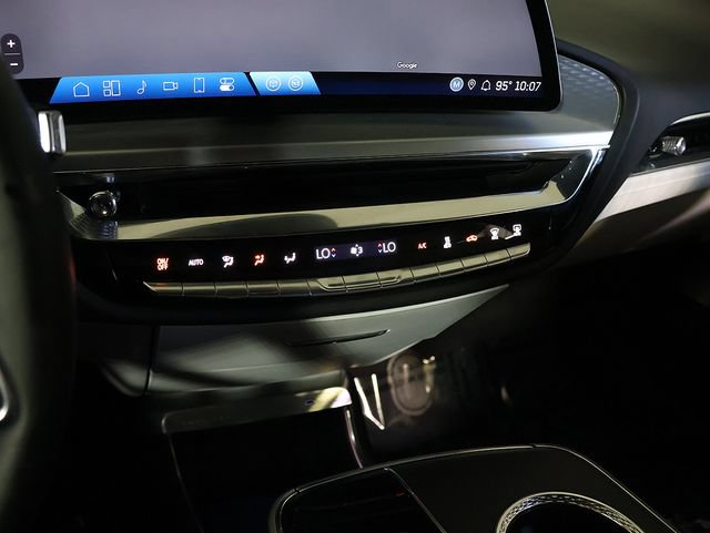 Used 2024 Cadillac Lyriq Luxury AWD/4WD image 22