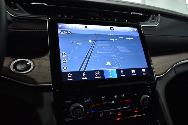 Used 2022 Jeep Grand Cherokee Summit w/ Luxury Tech Group V image 20