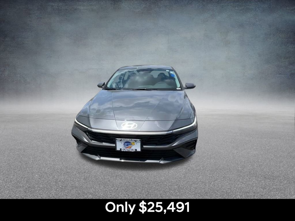 Used 2025 Hyundai Elantra Blue image 4