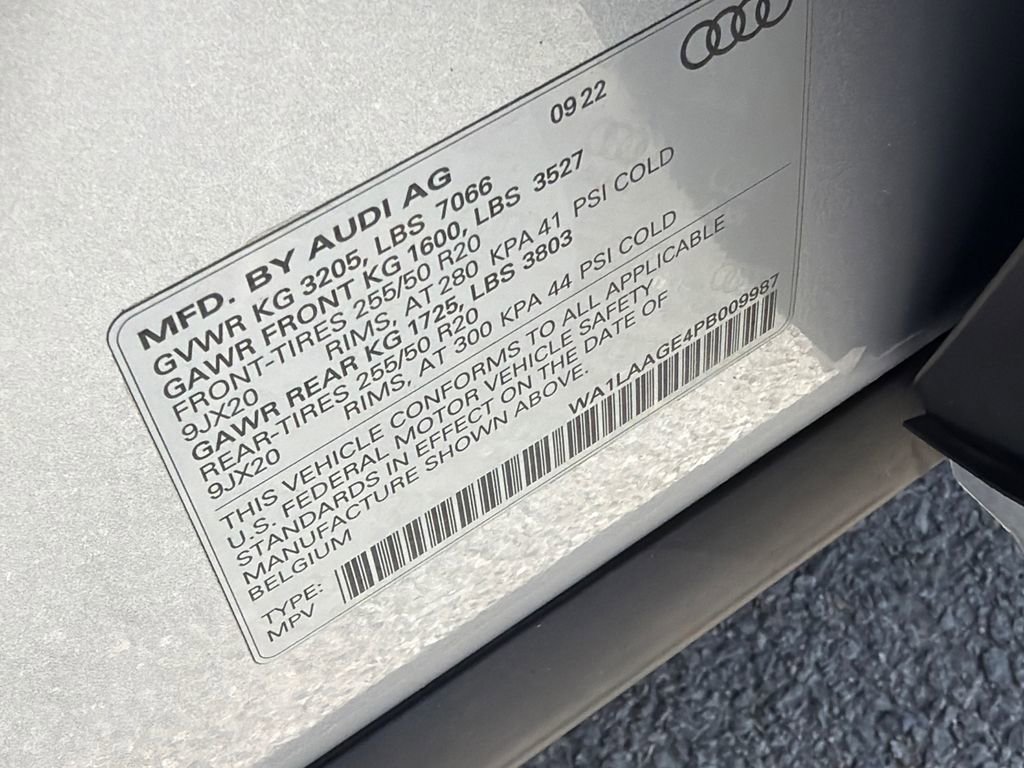 Used 2023 Audi e-tron Premium Plus w/ Premium Plus Package AWD/4WD image 34