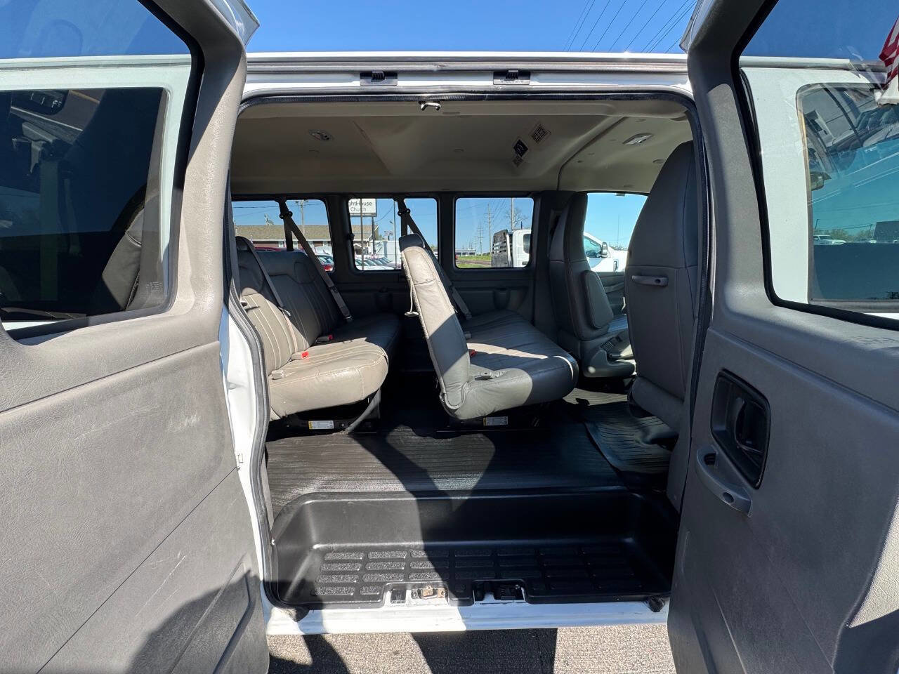 Used 2018 Chevrolet Express 2500 LS w/ Driver Convenience Package image 12