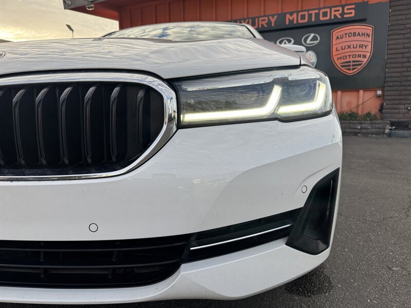 Used 2023 BMW 530i w/ Convenience Package RWD image 5
