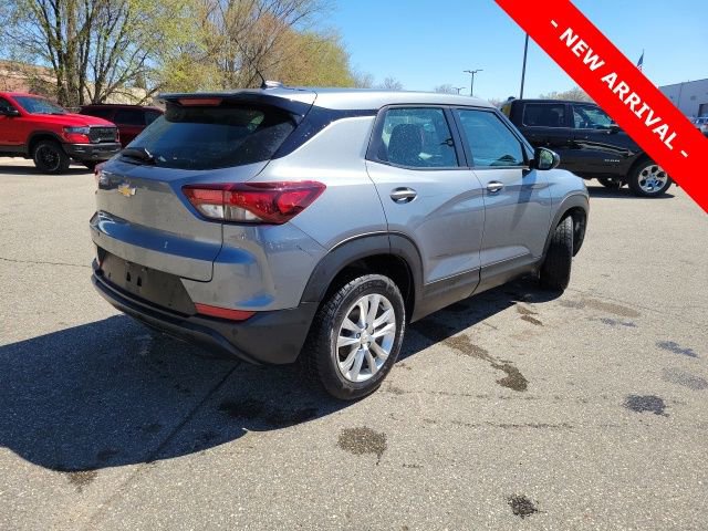 Used 2021 Chevrolet TrailBlazer LS FWD image 3