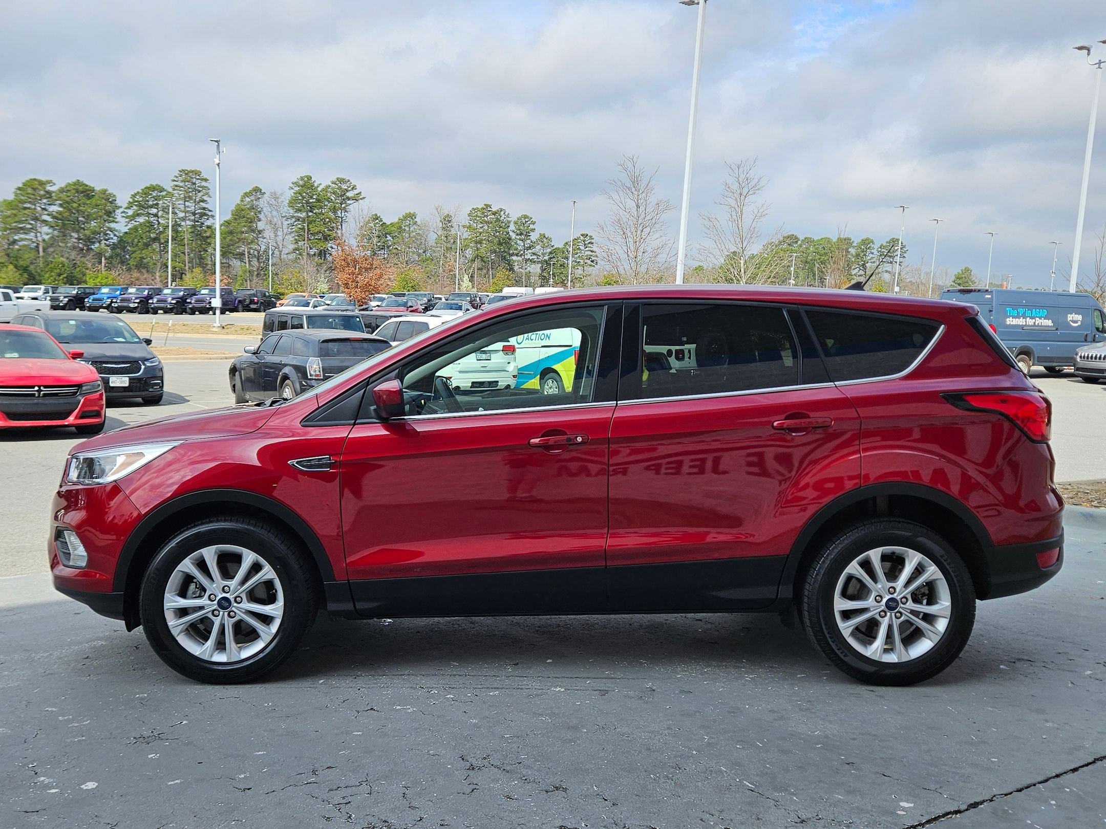 Used 2019 Ford Escape SE image 4