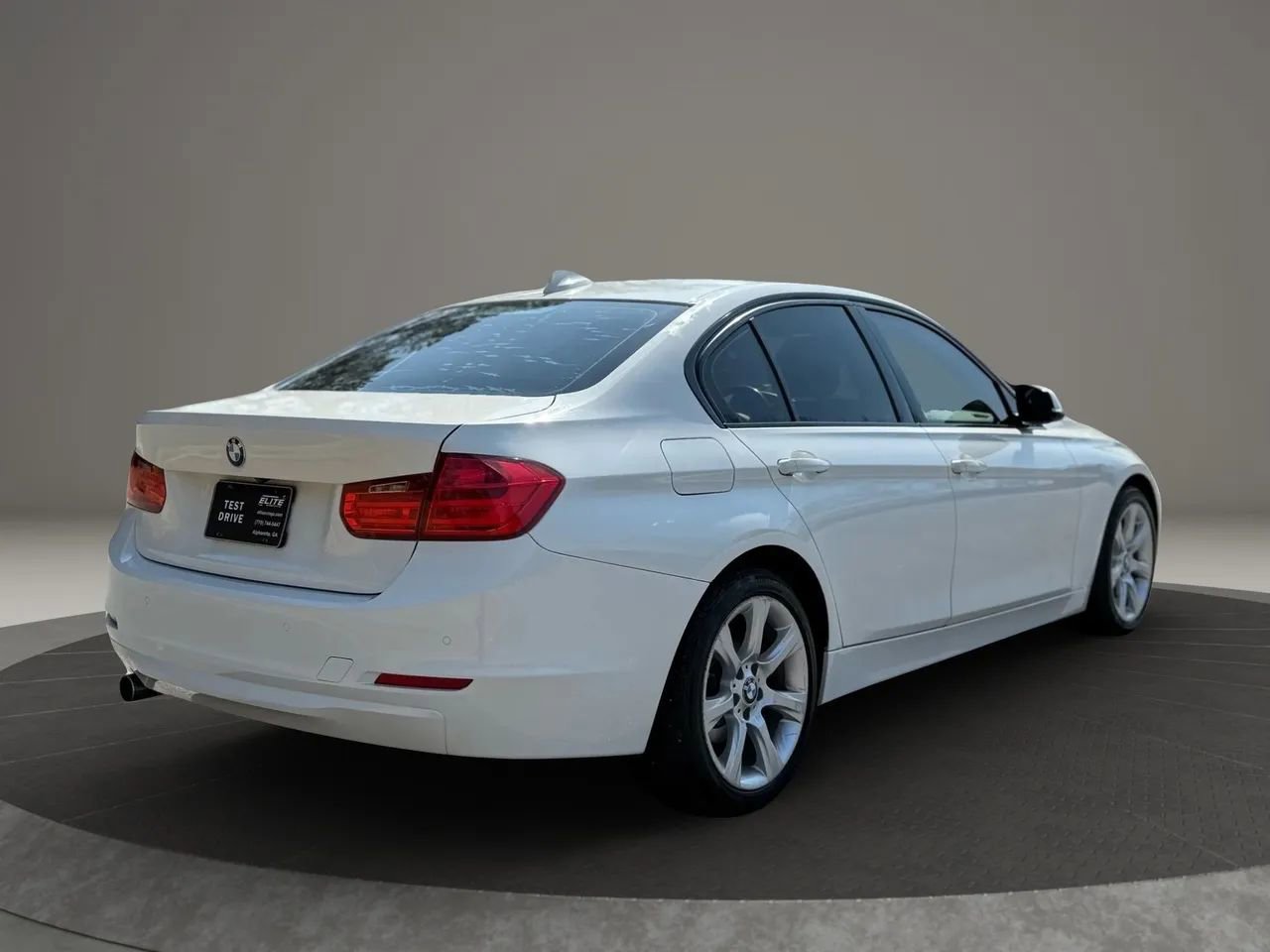 Used 2015 BMW 320i Sedan RWD image 4