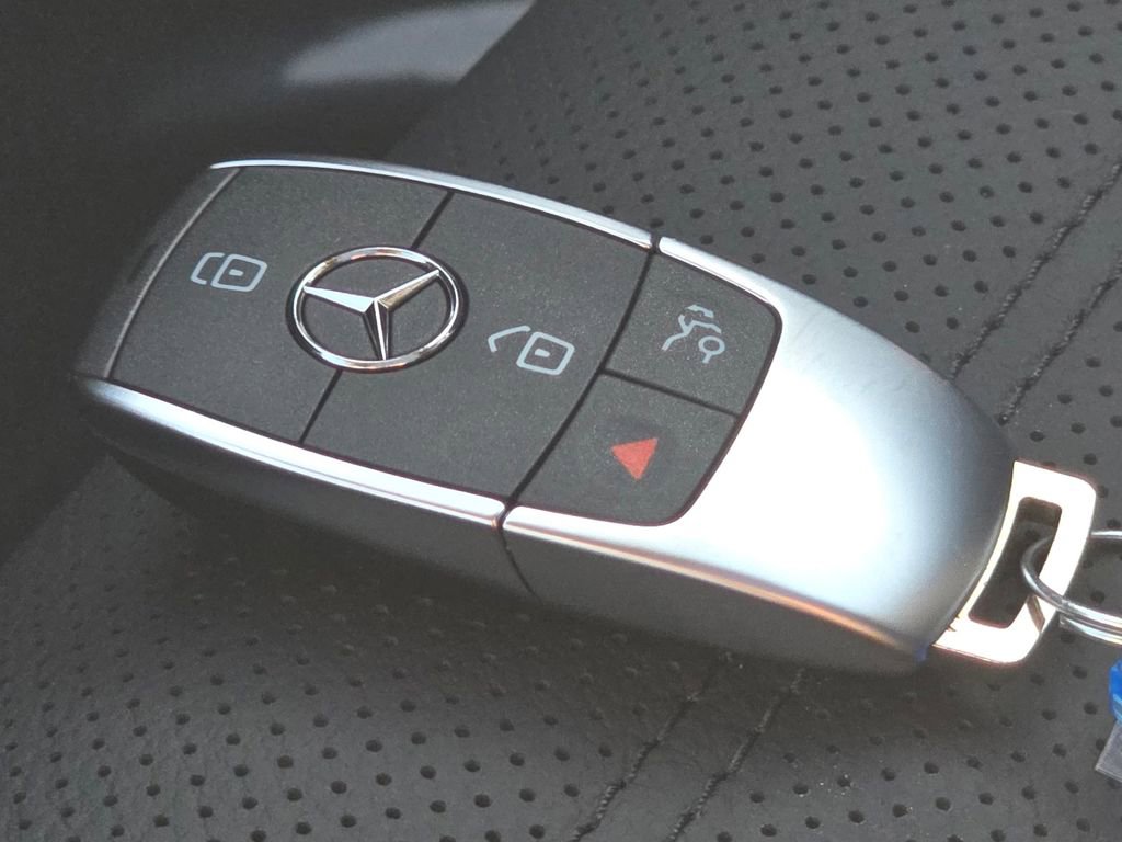 New 2026 Mercedes-Benz GLS 450 4MATIC image 40