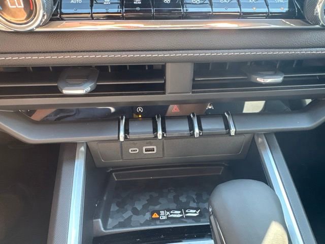 New 2026 Chevrolet Colorado LT w/ LT Convenience Package AWD/4WD image 7