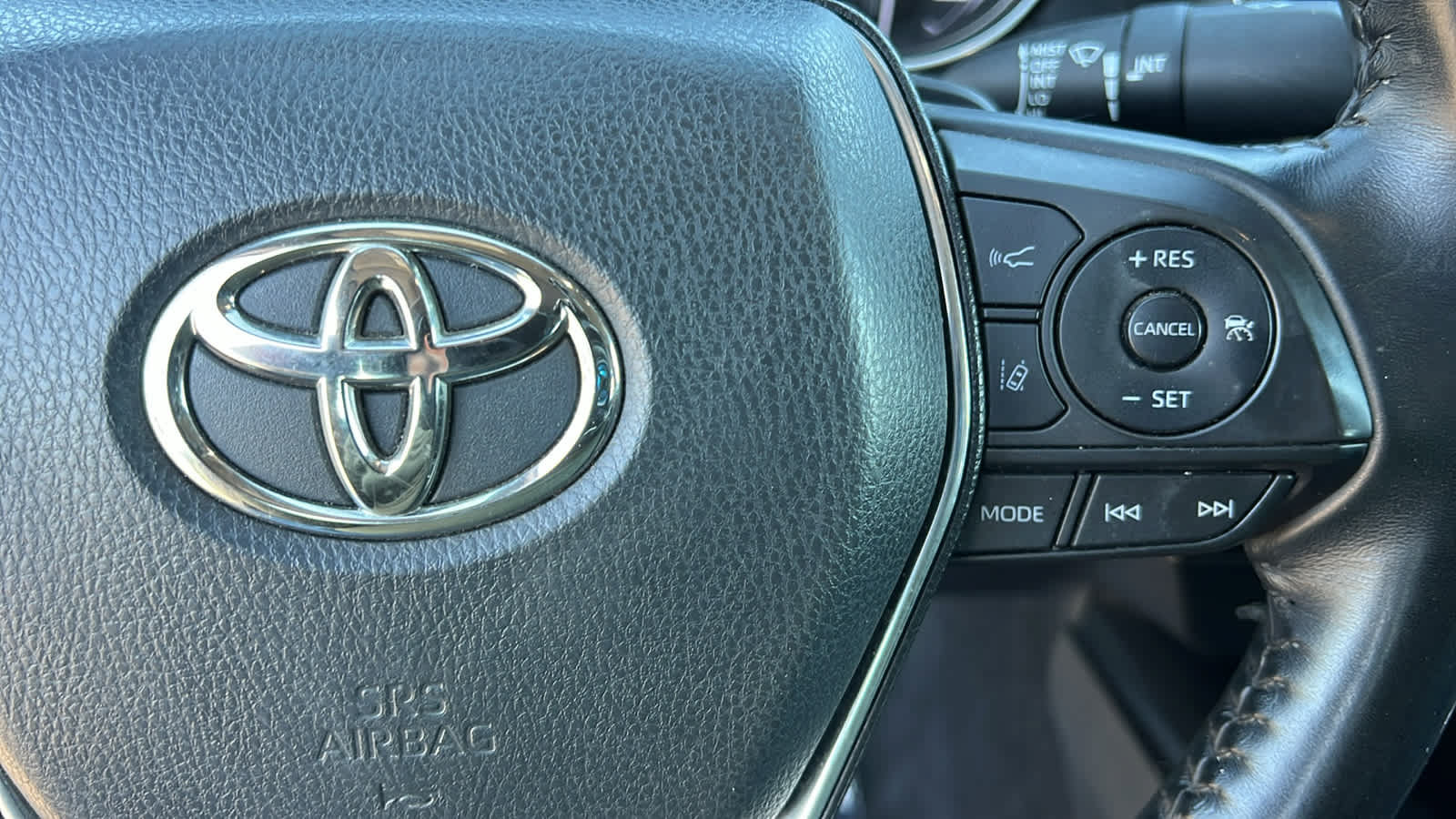 Used 2020 Toyota Camry SE w/ Sunroof Package FWD image 20