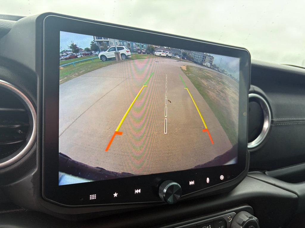 Used 2018 Jeep Wrangler Unlimited Sahara image 16