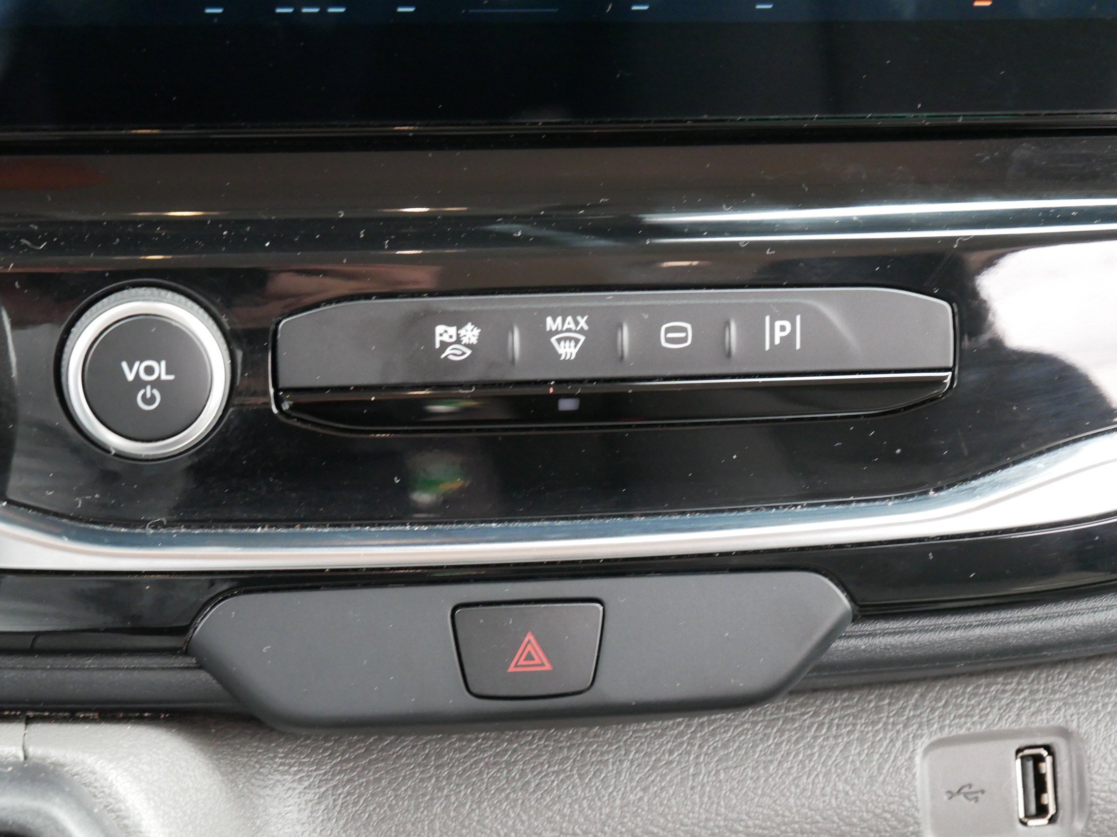 Used 2024 Ford Transit 350 XLT image 23