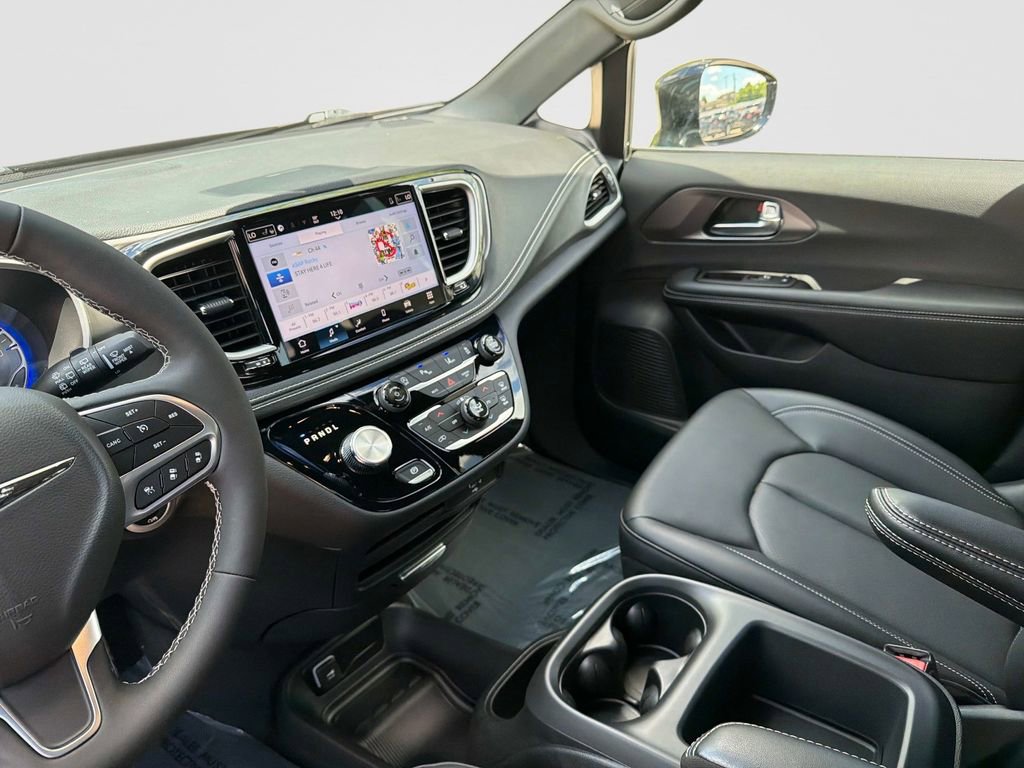 Used 2026 Chrysler Pacifica Select FWD image 27